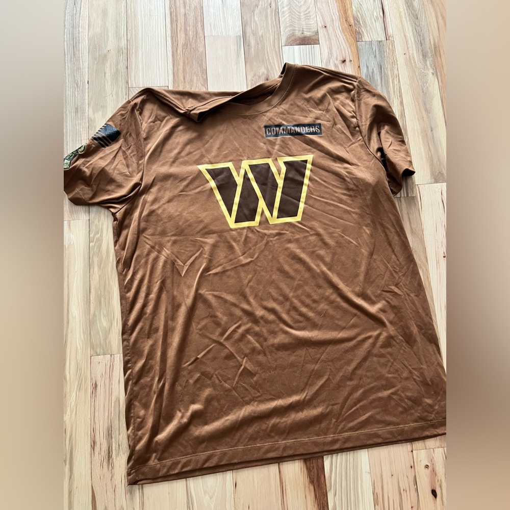 The Nike Dri Fit “ Commanders” Brown Graphic T-Shirt Men’s XL